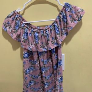 Ruffle/off the shoulder shirt